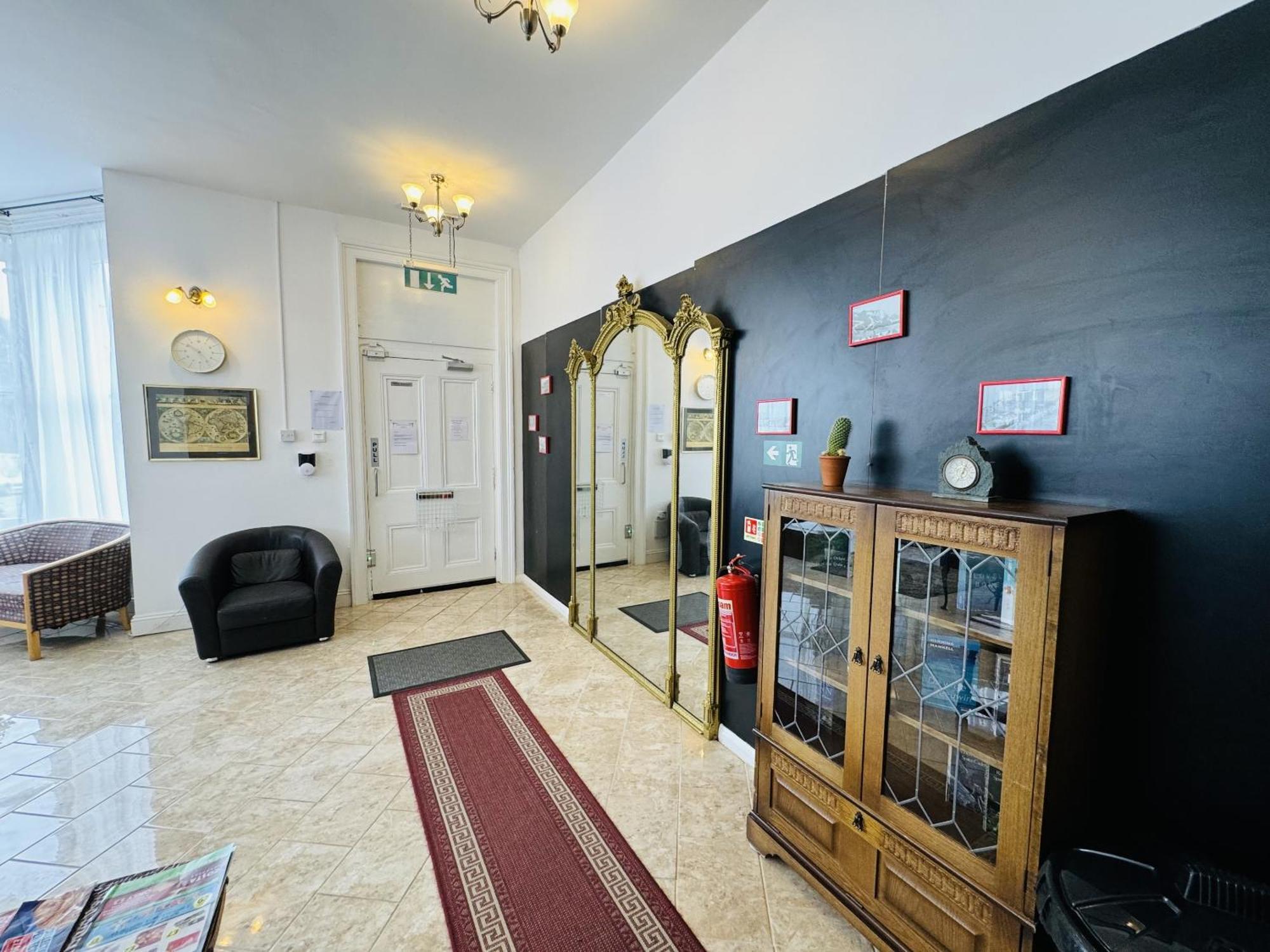 Carlton Court Hotel Eastbourne Ngoại thất bức ảnh