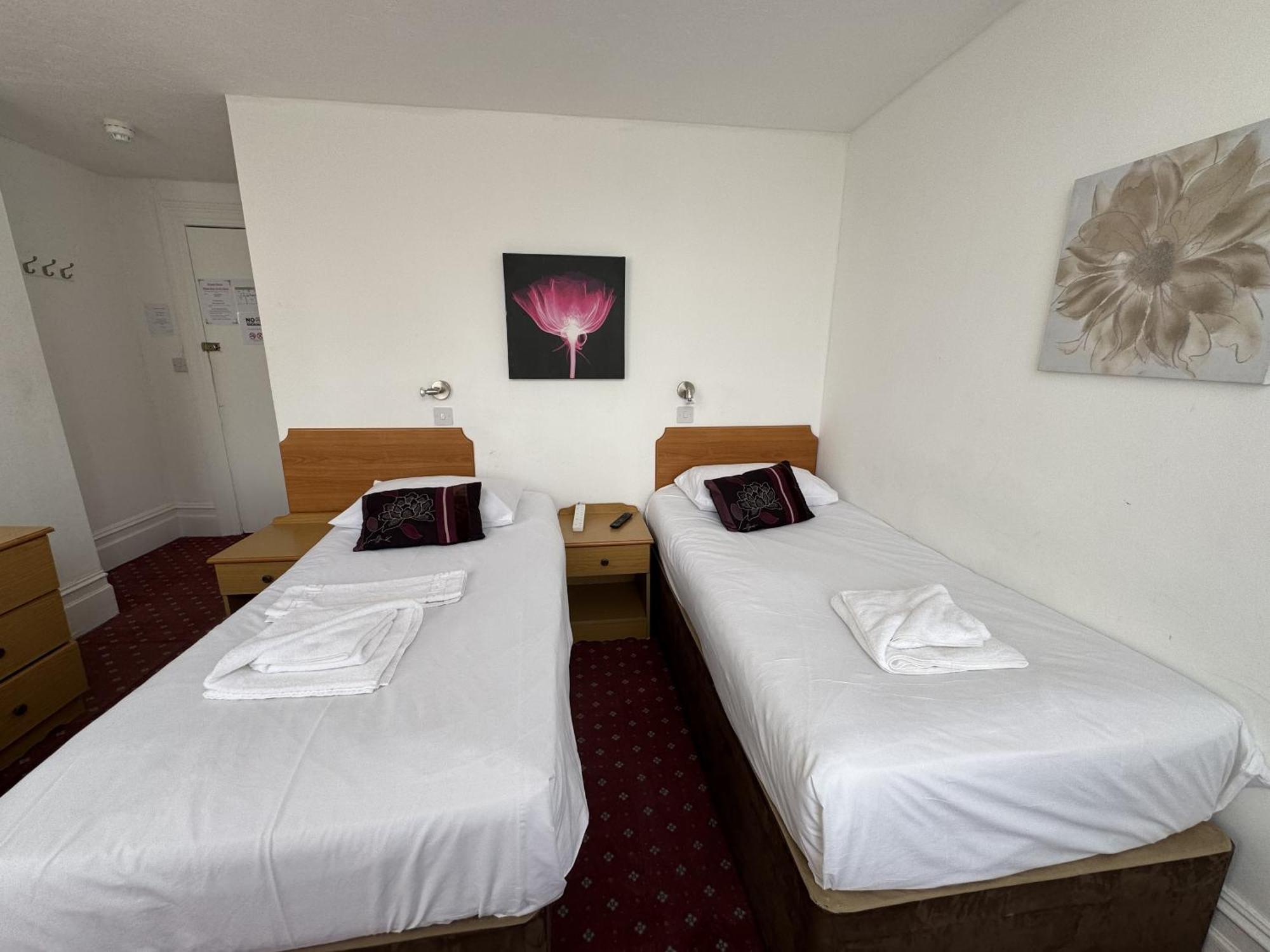 Carlton Court Hotel Eastbourne Ngoại thất bức ảnh