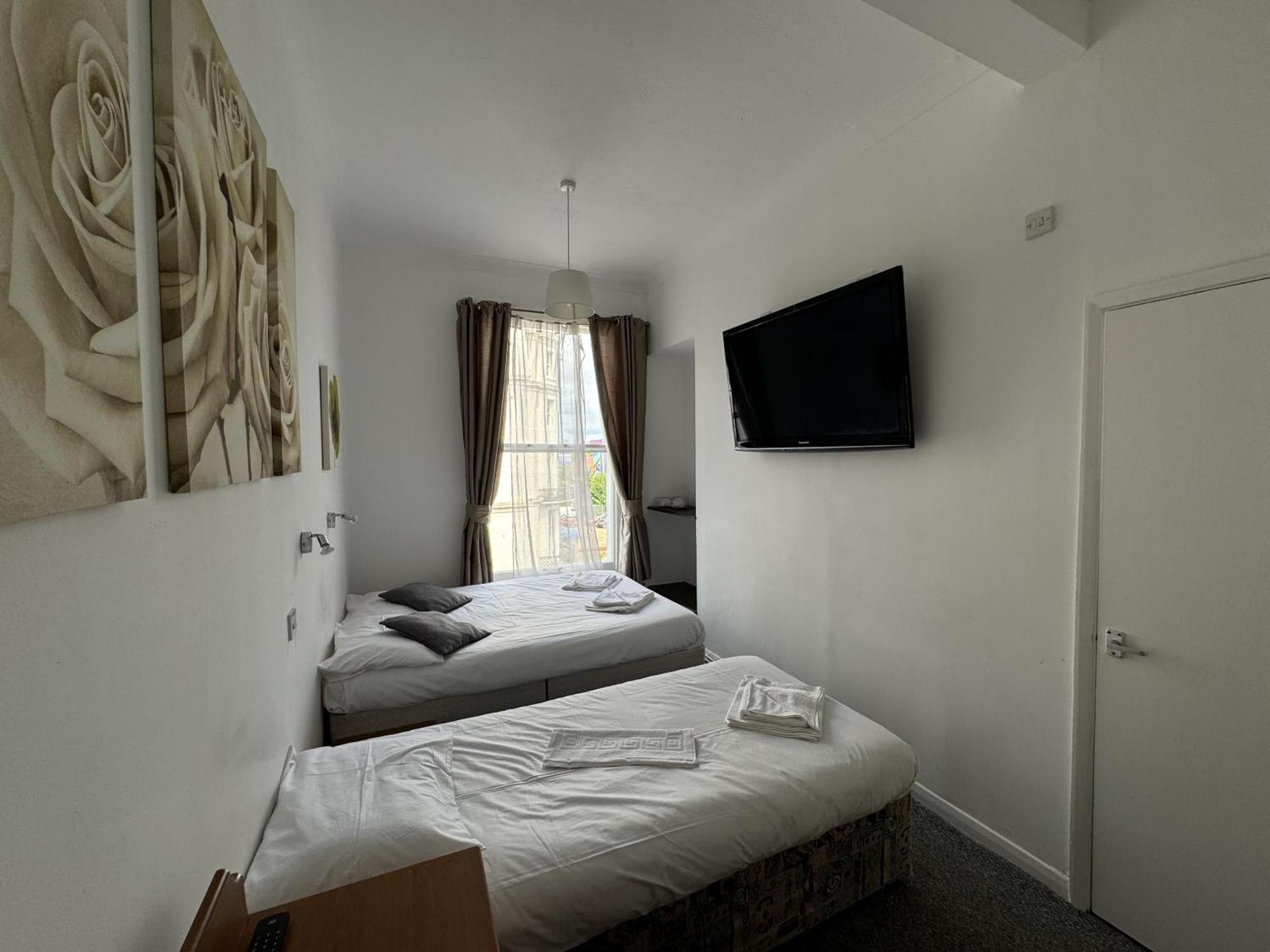 Carlton Court Hotel Eastbourne Ngoại thất bức ảnh