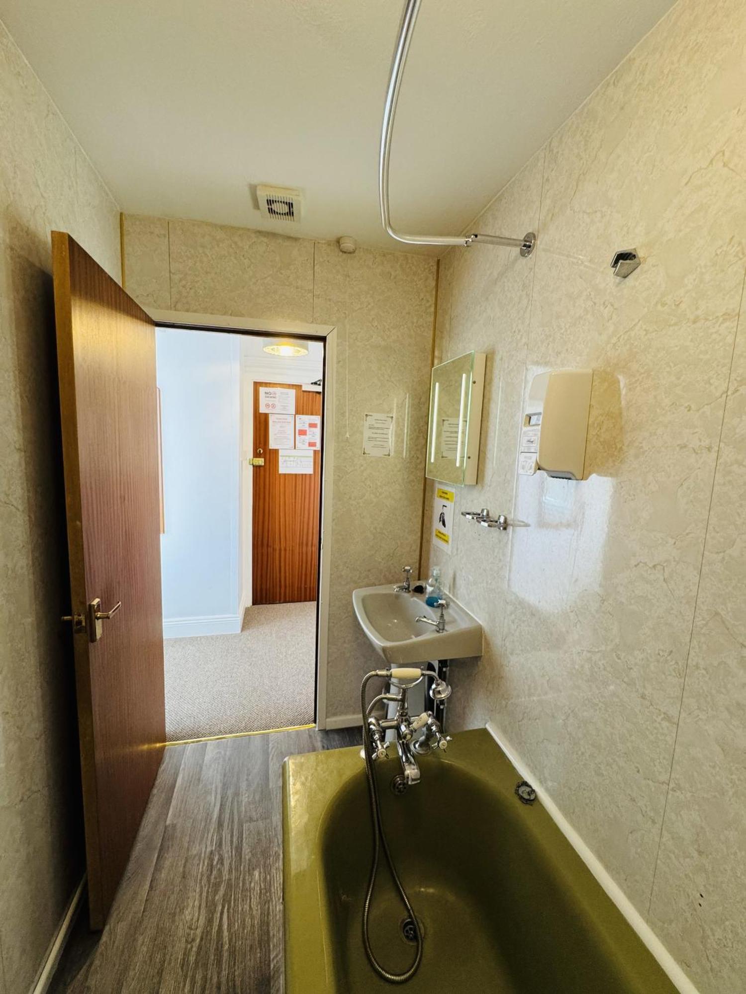 Carlton Court Hotel Eastbourne Phòng bức ảnh