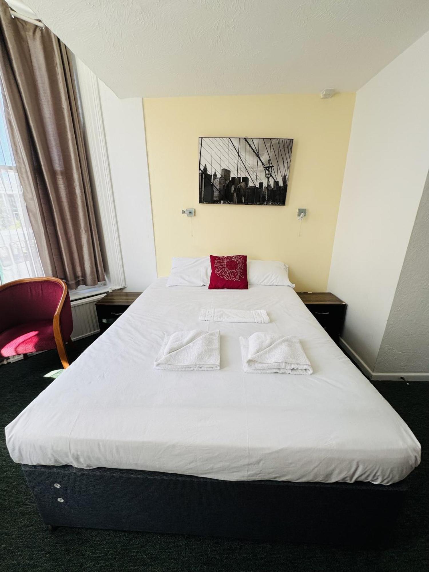 Carlton Court Hotel Eastbourne Ngoại thất bức ảnh