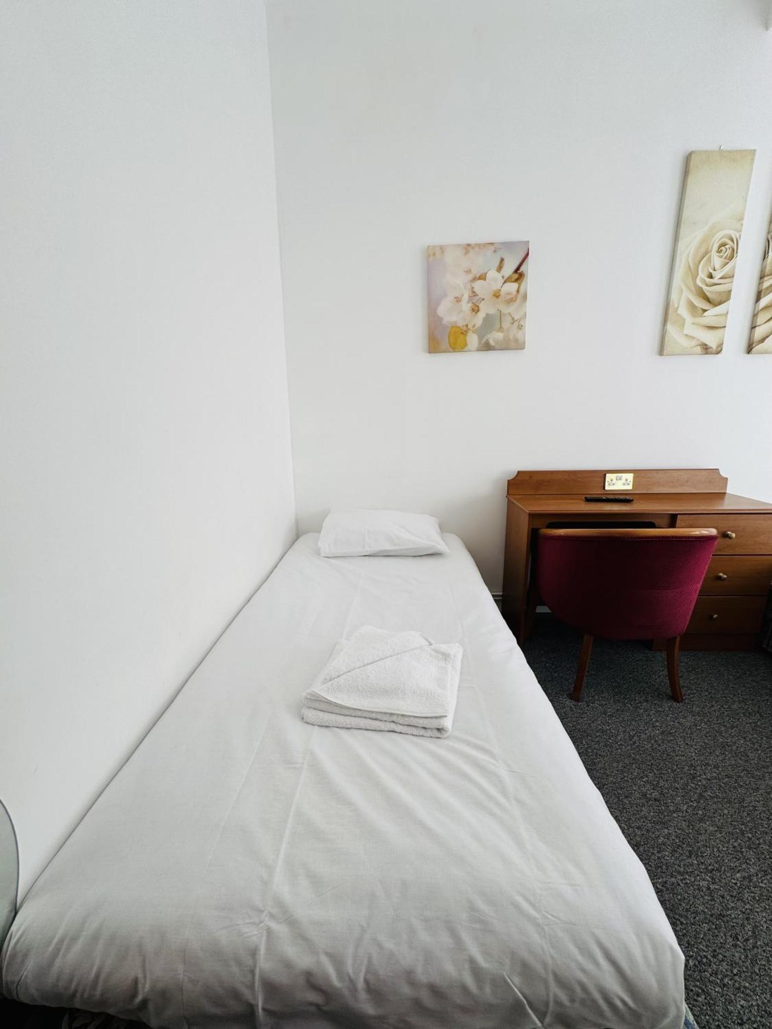 Carlton Court Hotel Eastbourne Phòng bức ảnh