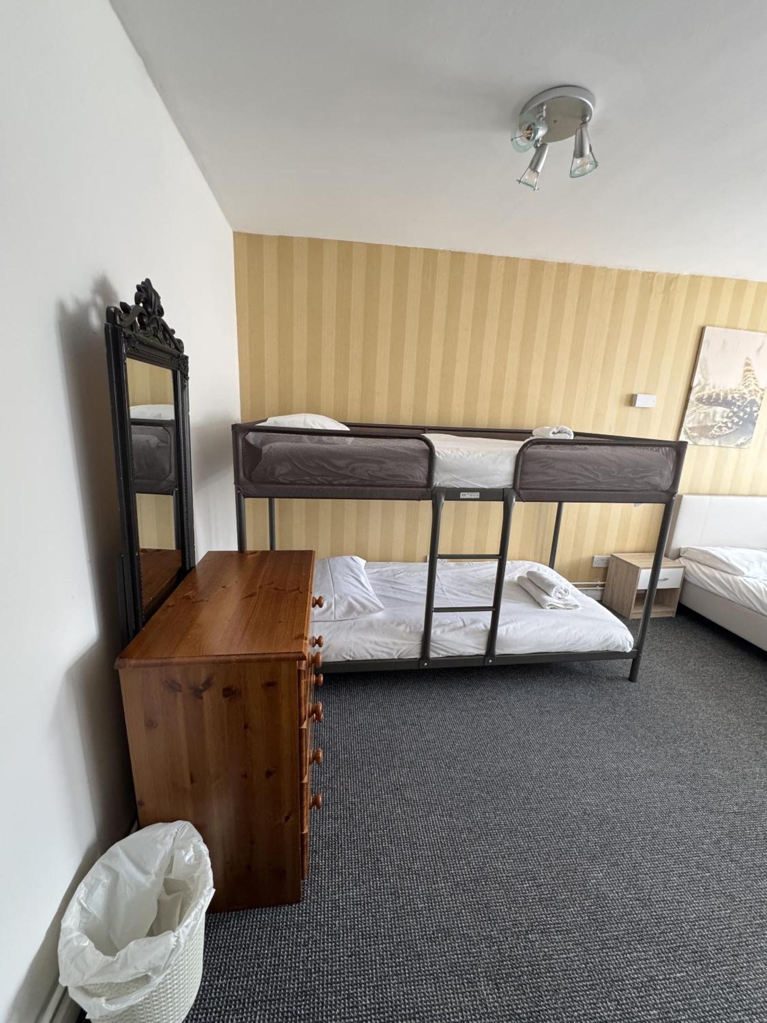 Carlton Court Hotel Eastbourne Ngoại thất bức ảnh