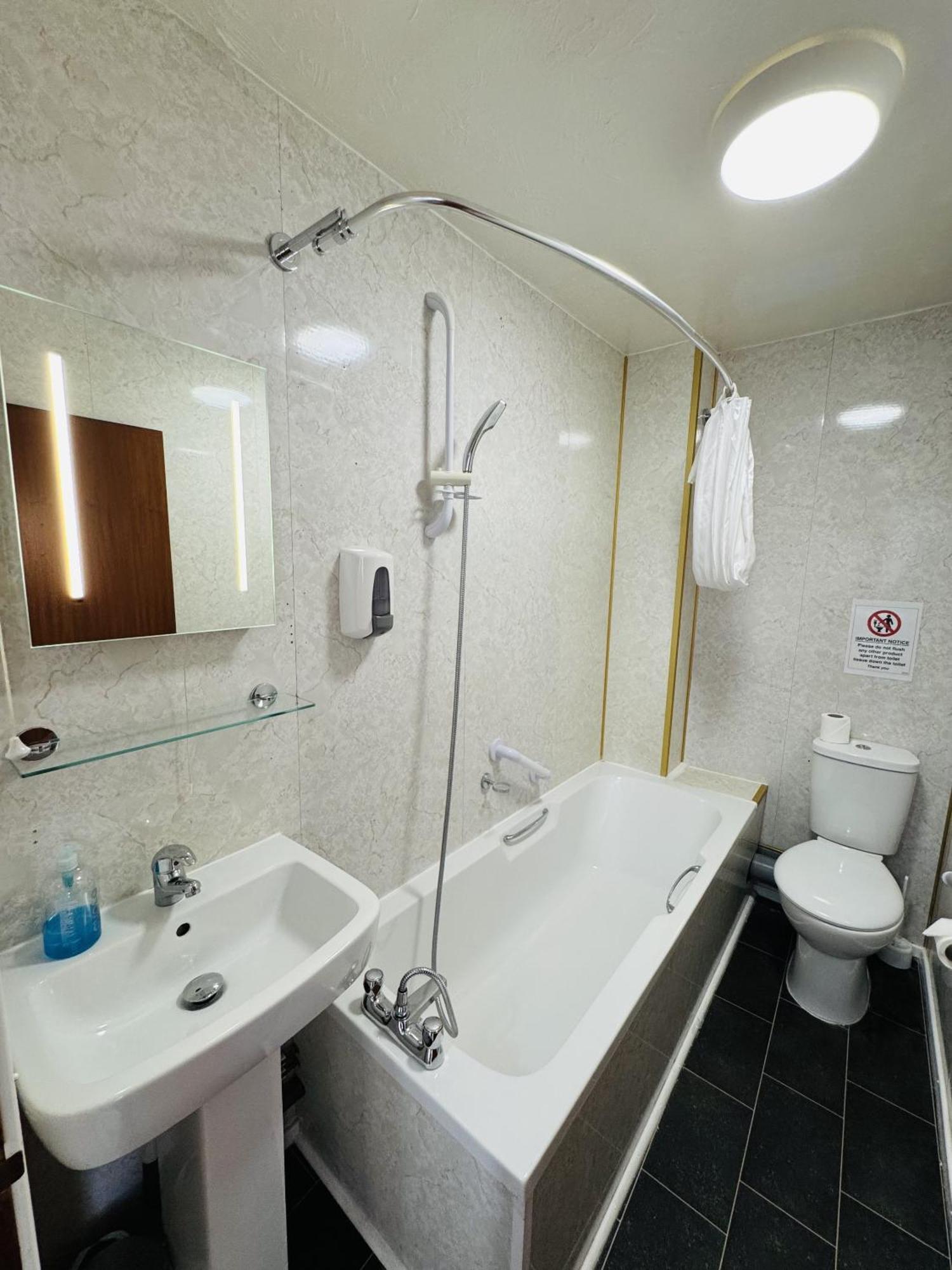 Carlton Court Hotel Eastbourne Phòng bức ảnh