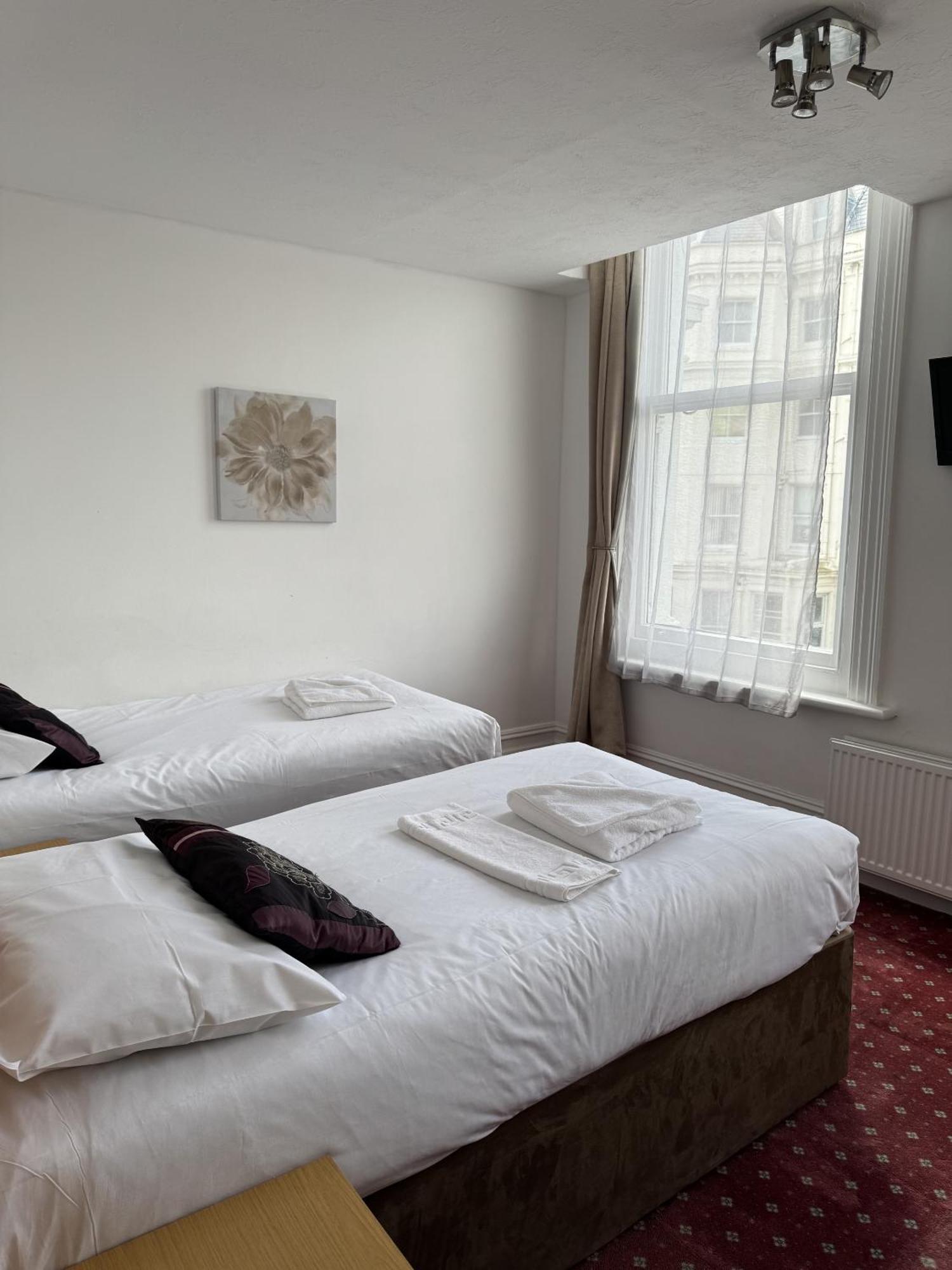 Carlton Court Hotel Eastbourne Ngoại thất bức ảnh