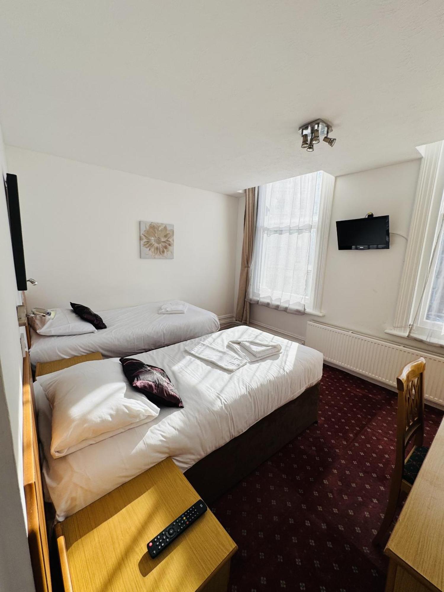 Carlton Court Hotel Eastbourne Ngoại thất bức ảnh