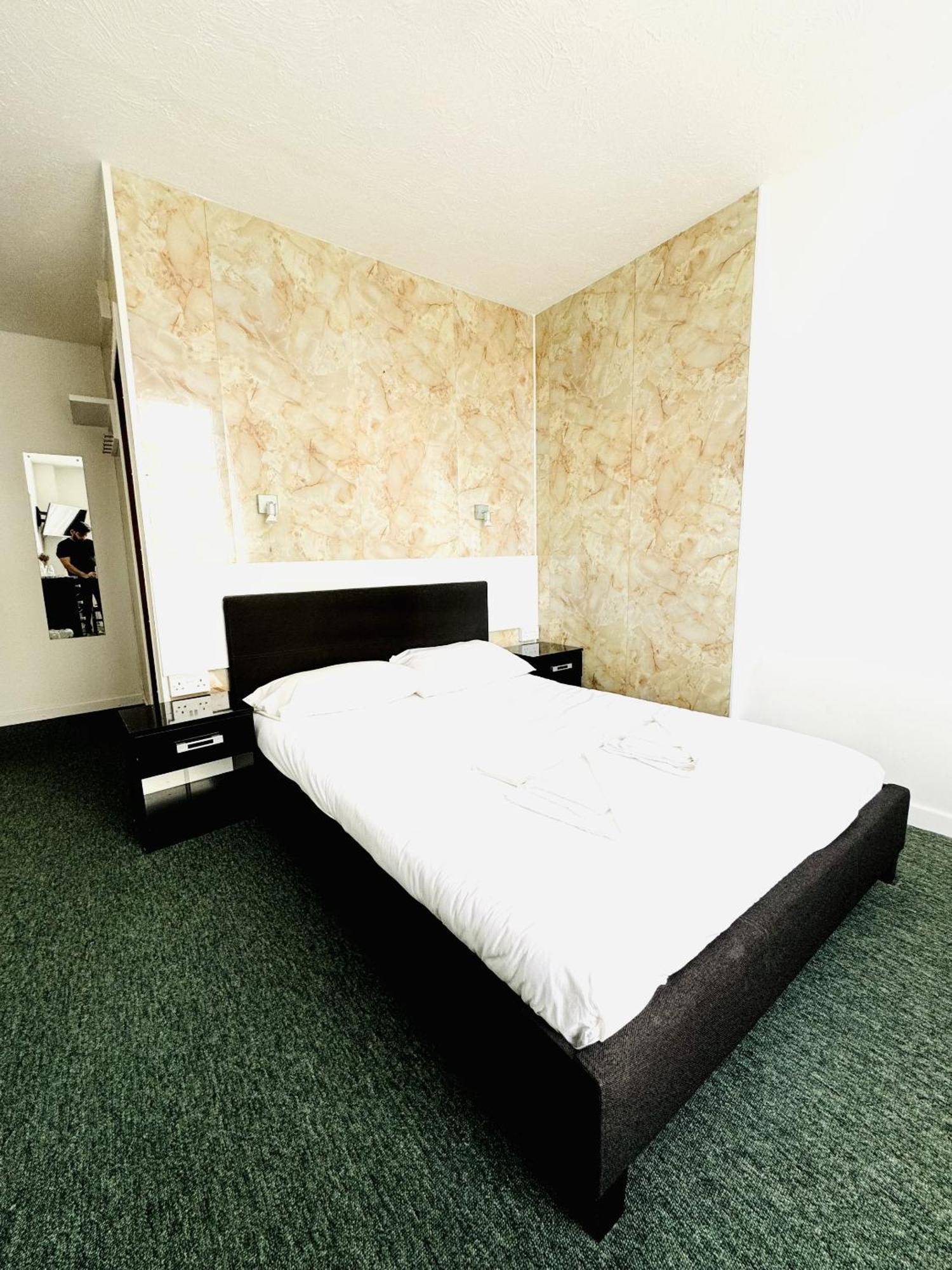 Carlton Court Hotel Eastbourne Phòng bức ảnh