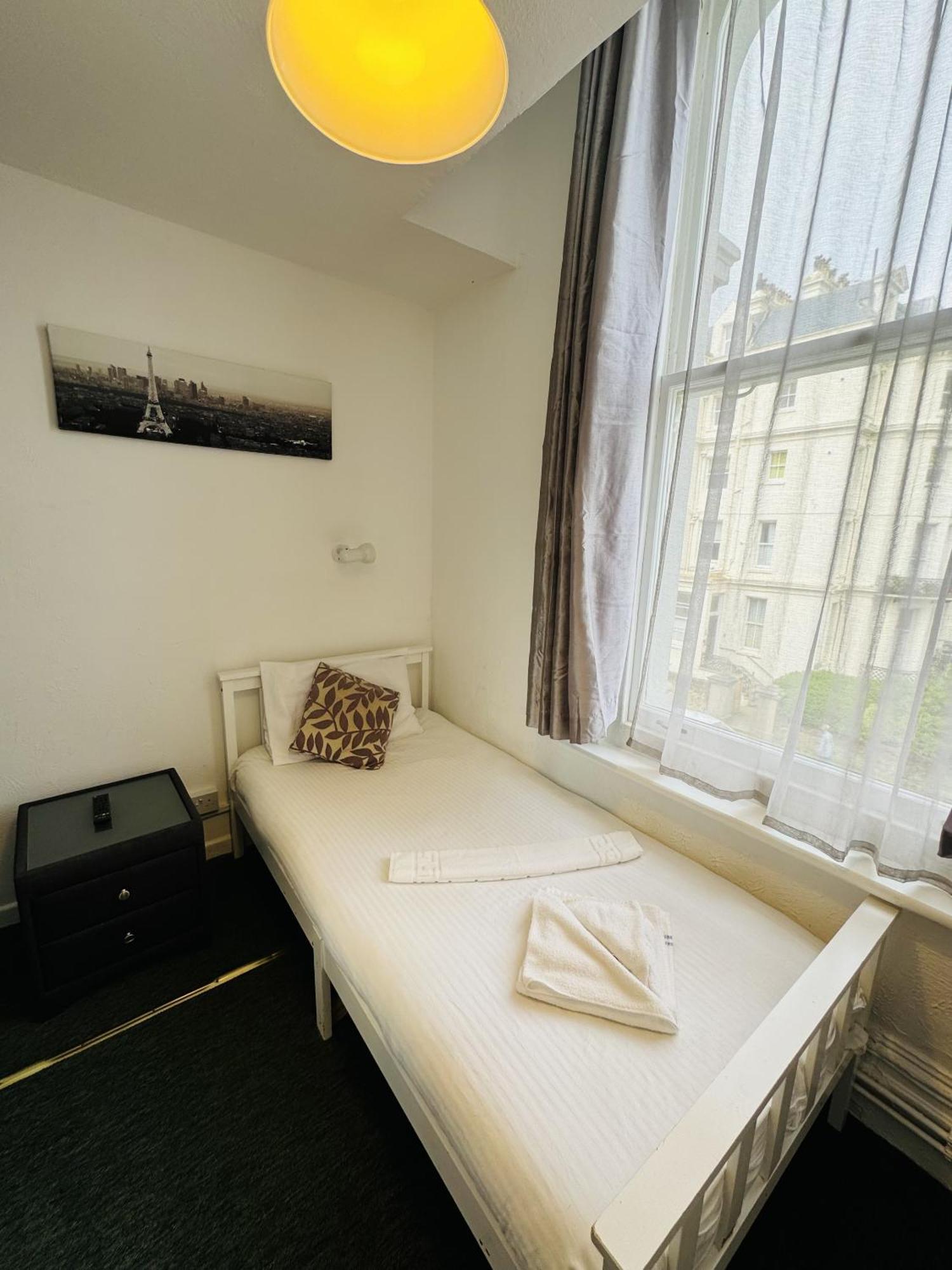 Carlton Court Hotel Eastbourne Phòng bức ảnh