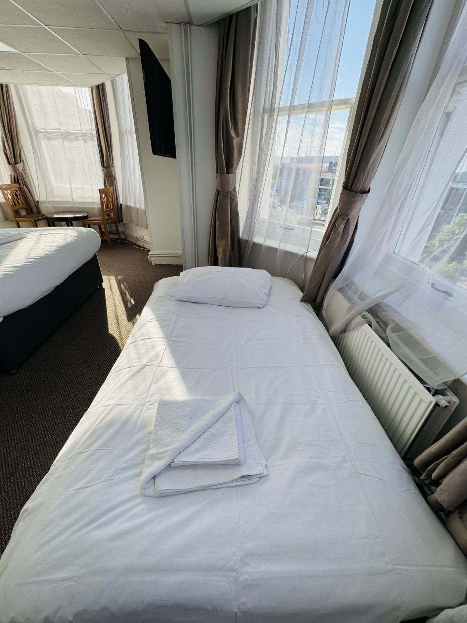 Carlton Court Hotel Eastbourne Phòng bức ảnh