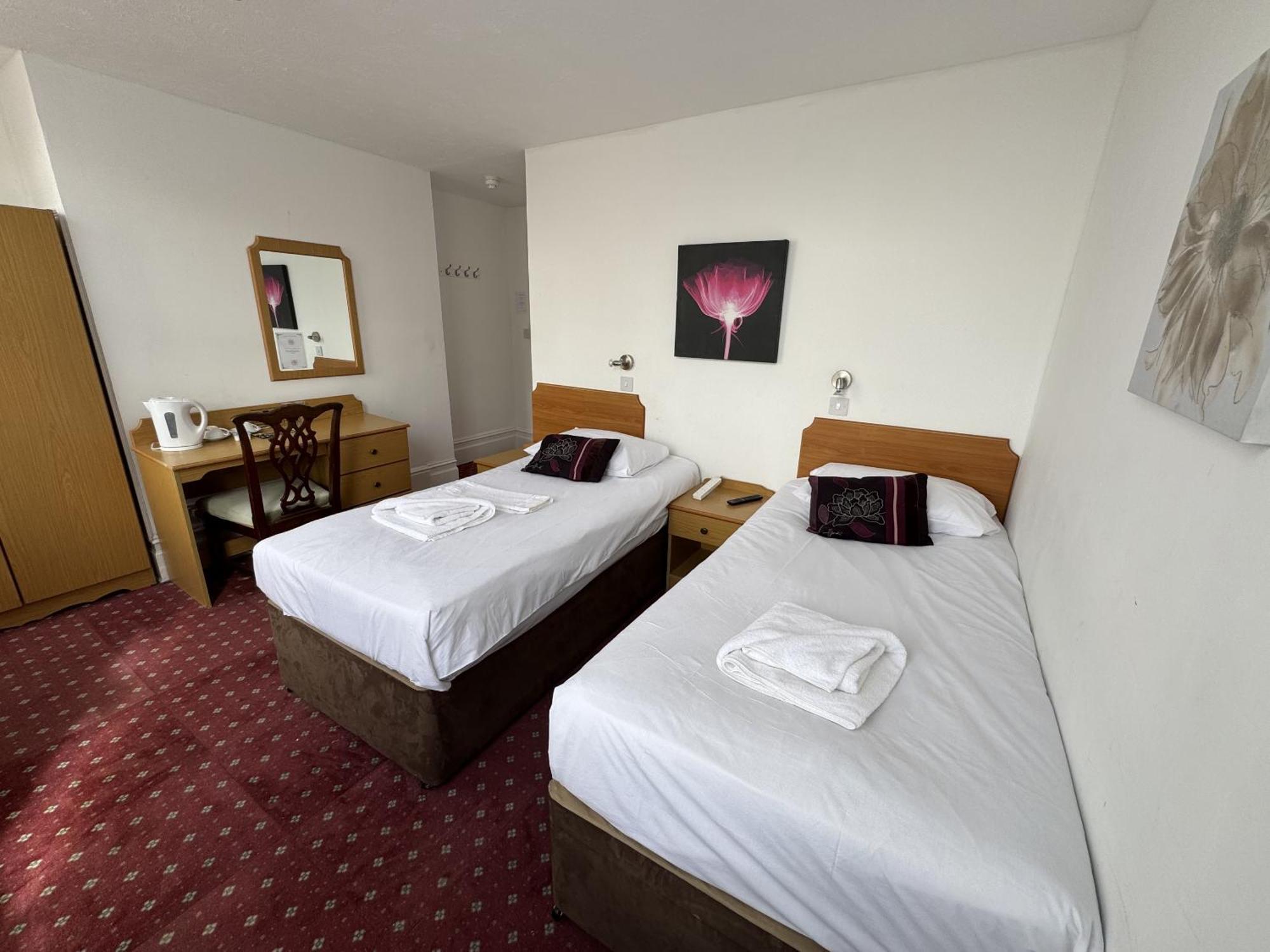 Carlton Court Hotel Eastbourne Ngoại thất bức ảnh