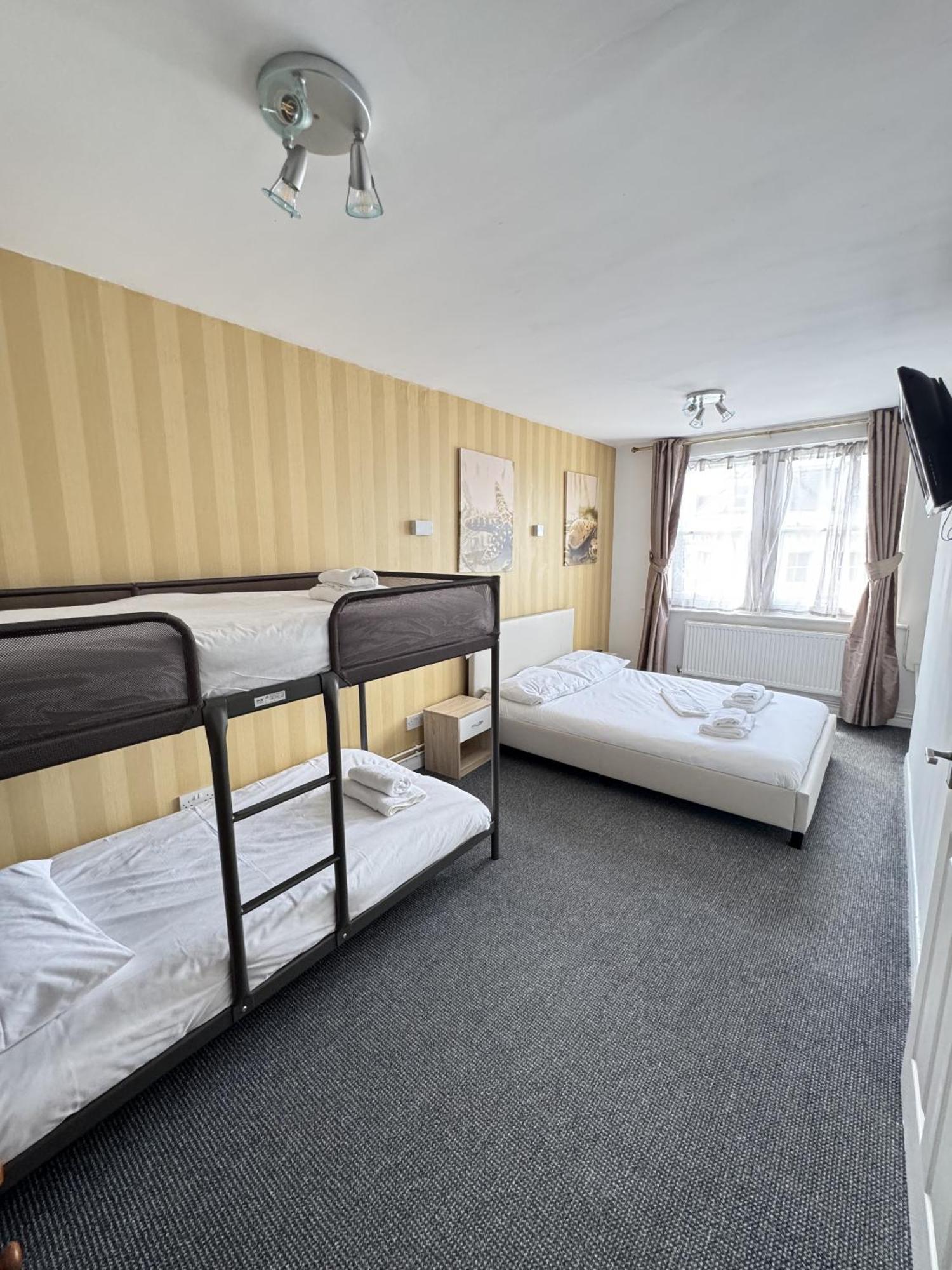 Carlton Court Hotel Eastbourne Phòng bức ảnh