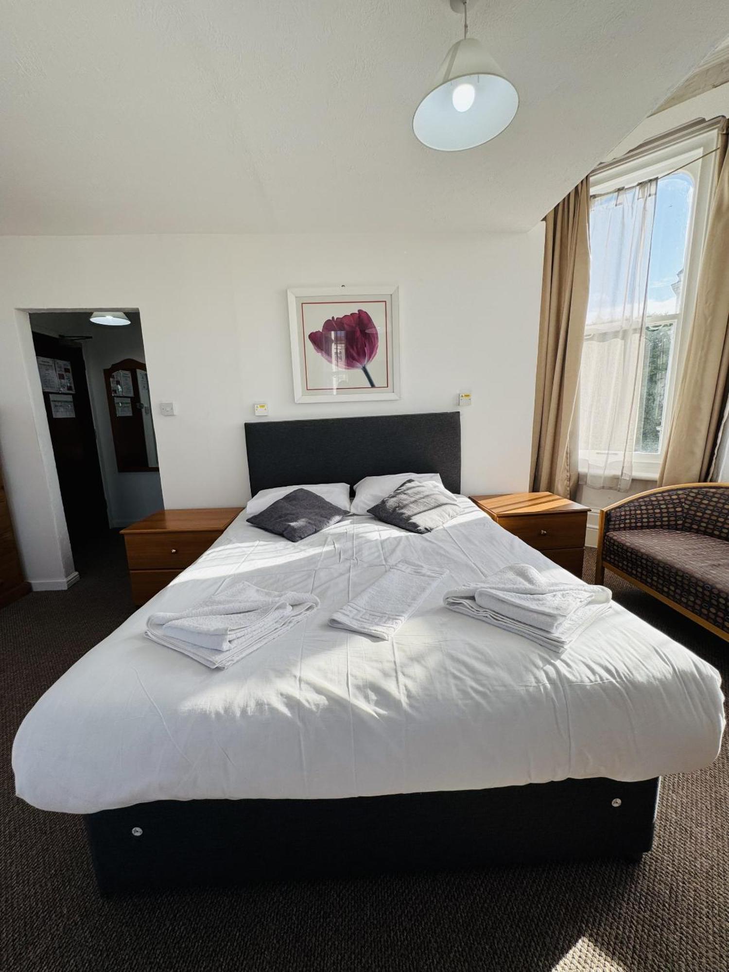 Carlton Court Hotel Eastbourne Phòng bức ảnh
